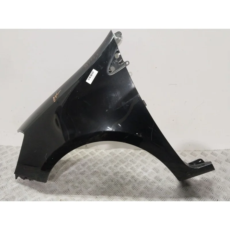 Ordena Ya ALETA DELANTERA IZQUIERDA 631014270R NEGRO